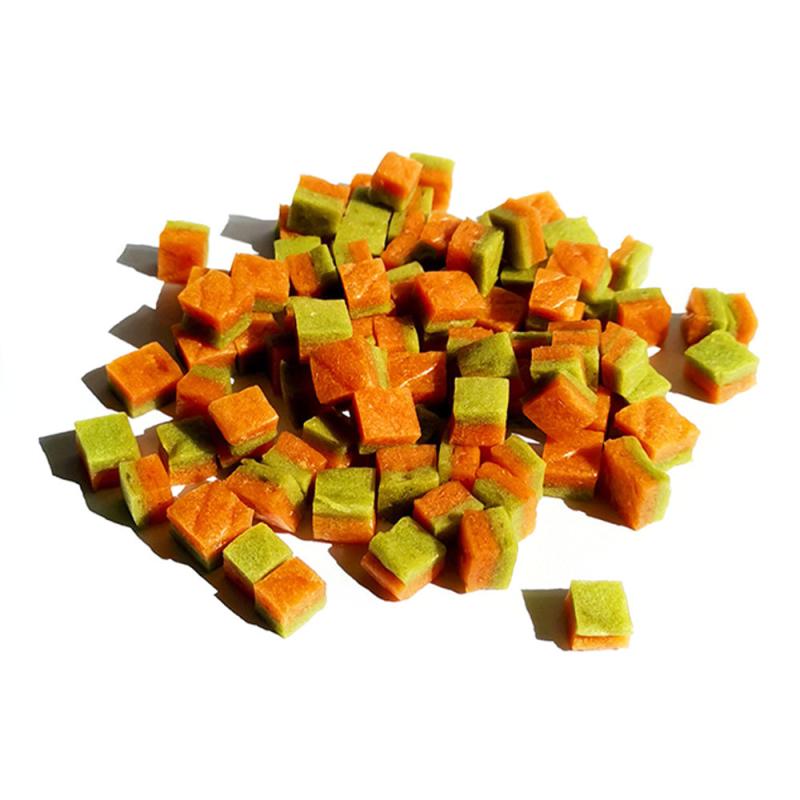 Лакомство для собак Сельские Смаколики кубики с курицей и шпинатом 100 г 1 см (LSCJ-42 6921959216417) Лакомство для собак Сельские Смаколики кубики с курицей и шпинатом 100 г 1 см (LSCJ-42 6921959216417)