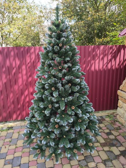 Штучна ялинка Кармен з золотими шишками і перлинами 1,5 м Зелено-оливковий (22516964) - фото 3 Штучна ялинка Кармен з золотими шишками і перлинами 1,5 м Зелено-оливковий (22516964) - фото 3