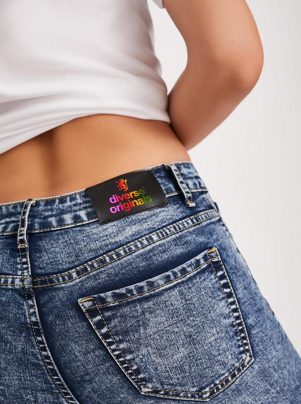 Джинси жіночі Diverse KLINI р. 36 Блакитний (5902598622600) - фото 2 Джинси жіночі Diverse KLINI р. 36 Блакитний (5902598622600) - фото 2