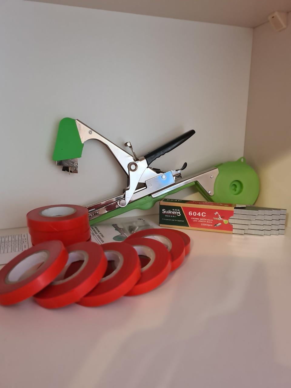 Набор для подвязки растений Tapetool Сречка 300 м 10 бабин и 10000 скоб - фото 2 Набор для подвязки растений Tapetool Сречка 300 м 10 бабин и 10000 скоб - фото 2