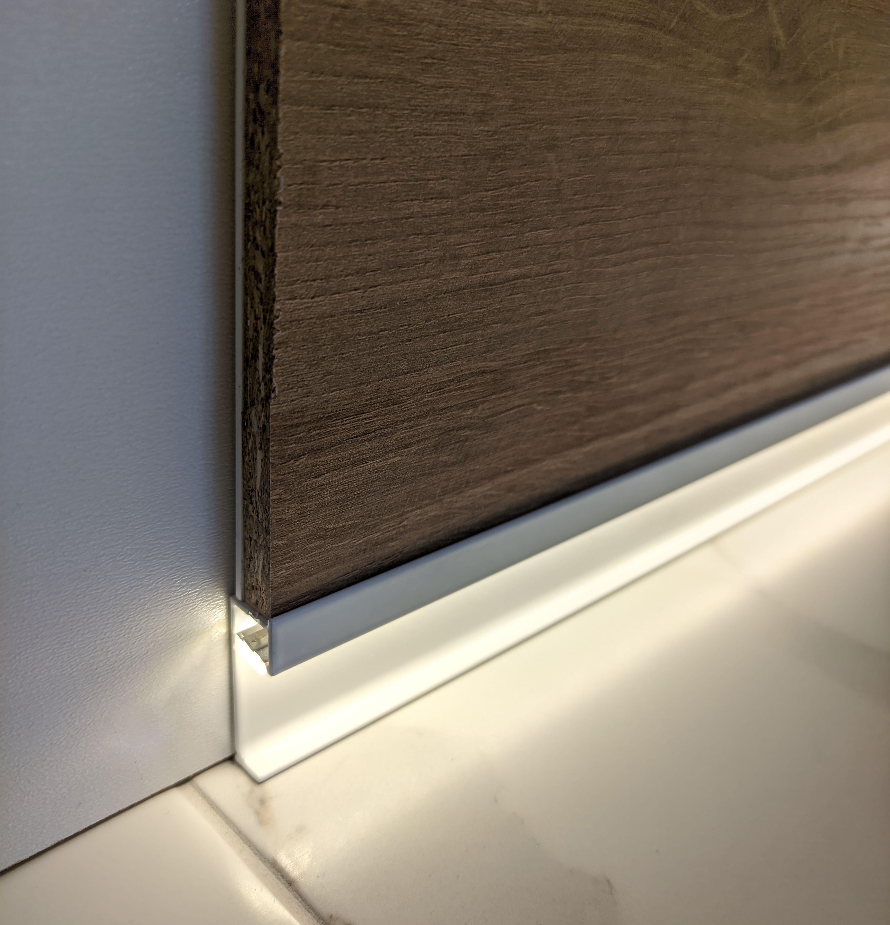 Плинтус Led скрытого монтажа Профіль Центр Best Deal 5/40 алюминиевый 2,5 м Белый (5БД5402515)