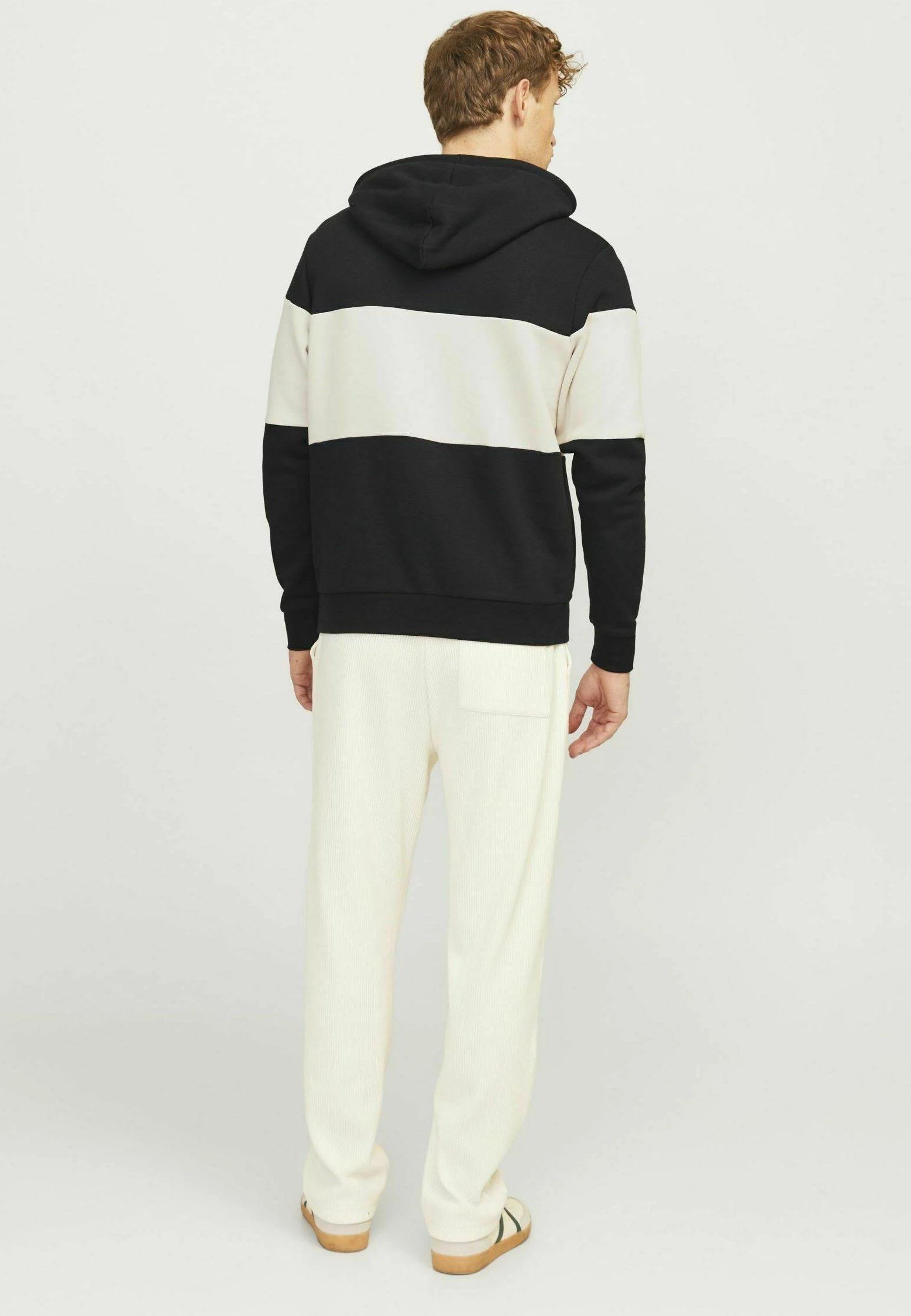 Худи для подростка Jack & Jones 12246802-1 утепленное S Черный/Белый (23874126) - фото 3 Худи для подростка Jack & Jones 12246802-1 утепленное S Черный/Белый (23874126) - фото 3