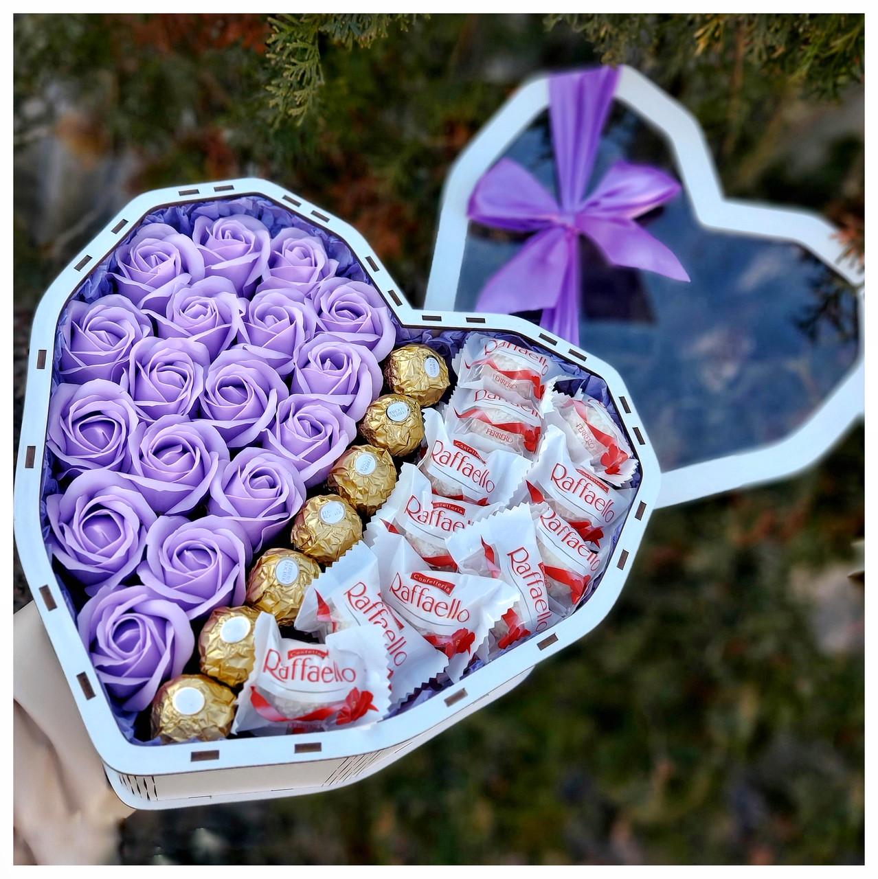 Подарунковий бокс Серце з мильними трояндами та ферерро роше 23 шт. Фіолетовий (1742991945) - фото 3