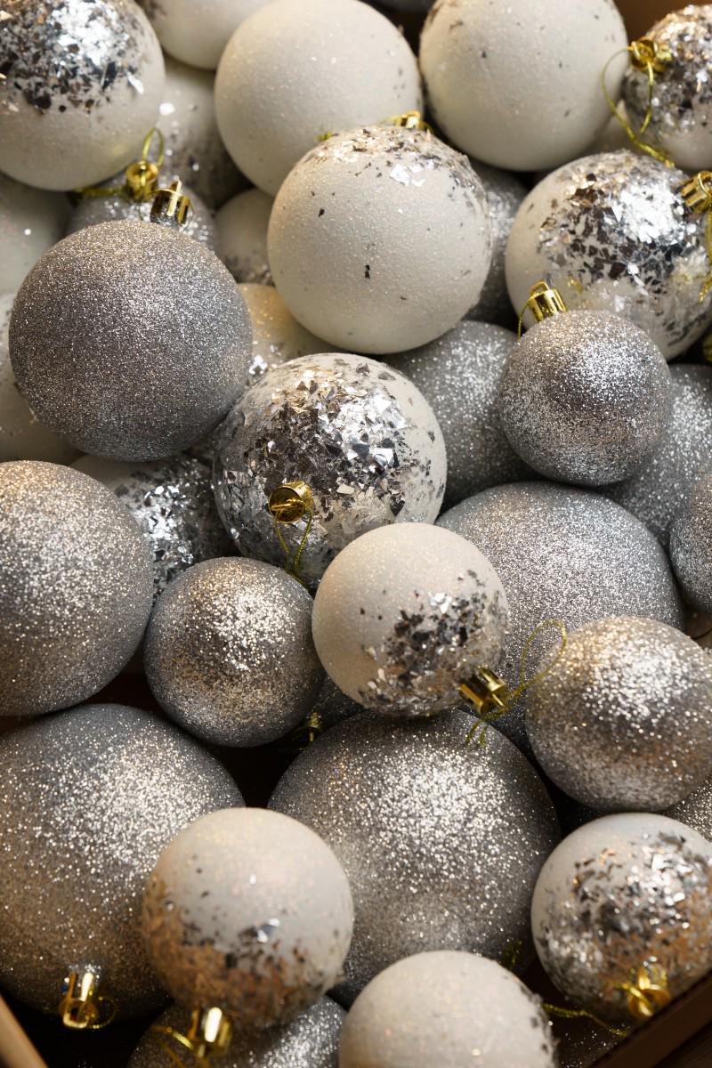 Елочный набор шаров с блестками Битое Стекло Серебряный/Белый (VYA678121) - фото 3 Елочный набор шаров с блестками Битое Стекло Серебряный/Белый (VYA678121) - фото 3