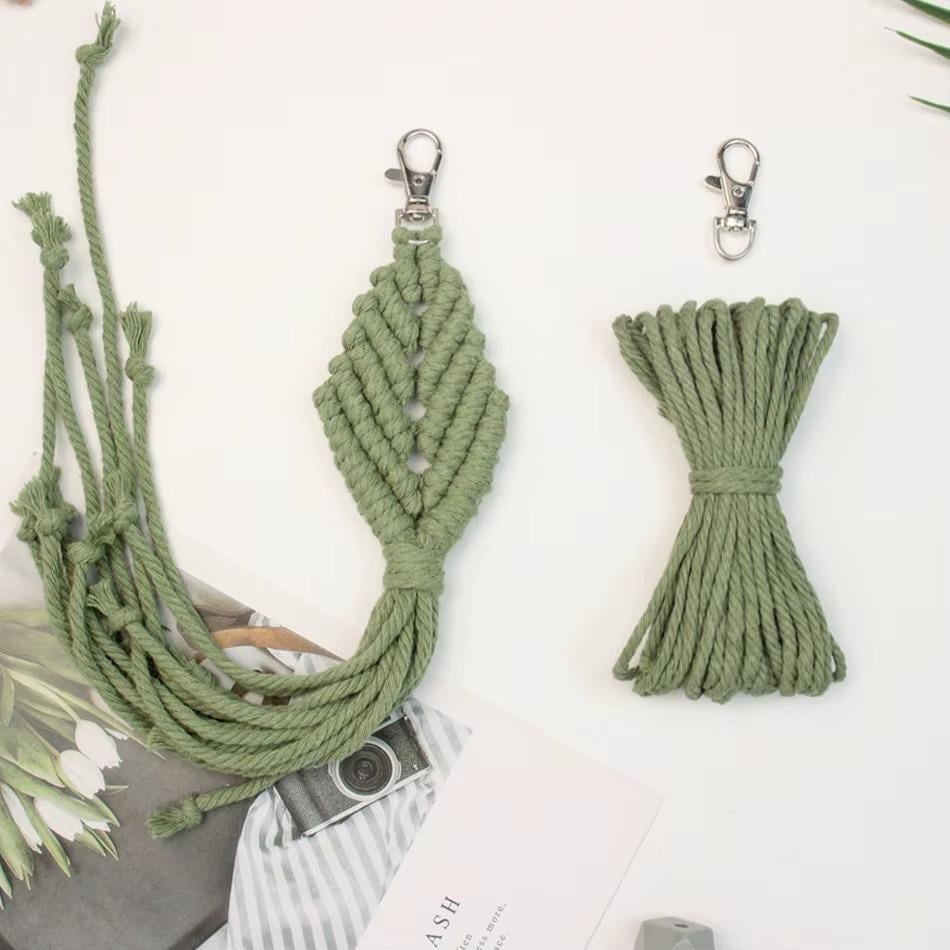Набор макраме для рукоделия и ручного вязания брелока Ромб для ключей сумки и аксессуаров Зеленый