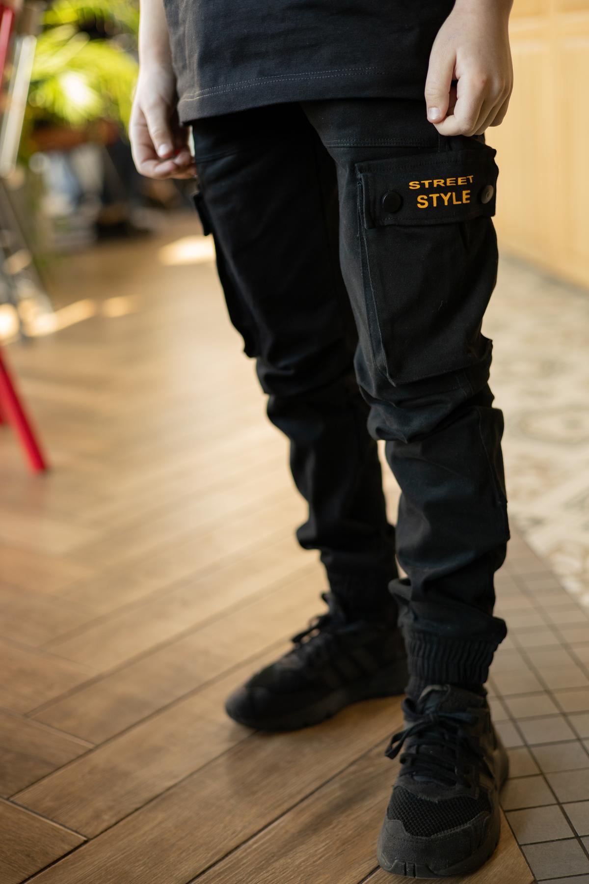 Брюки карго подростковые для мальчика IRmAS 1108 с надписью 140 см Черный