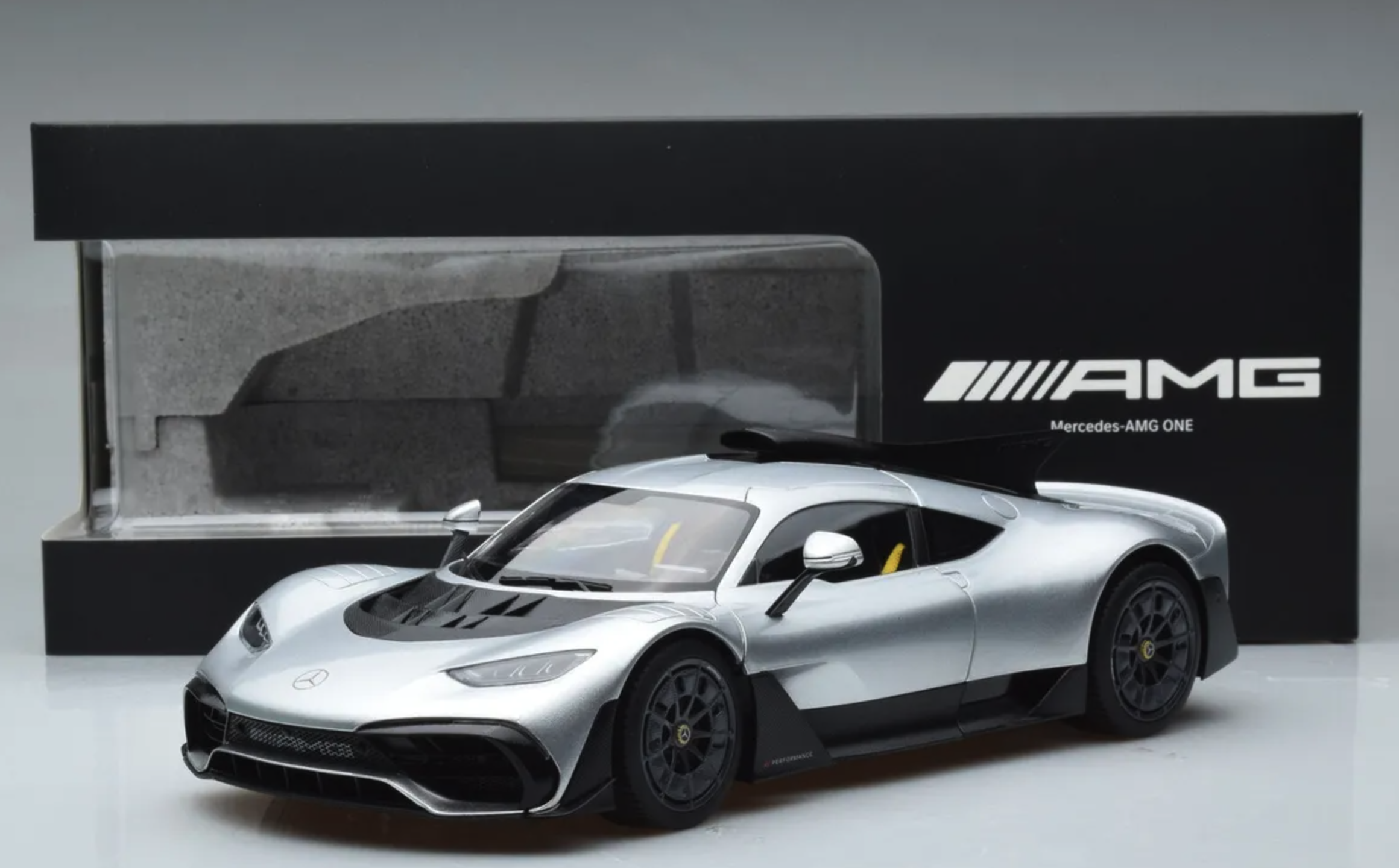 Модель автомобиля Mercedes-AMG ONE C298 Hightech 1:18 Silver (B66961043) - фото 4