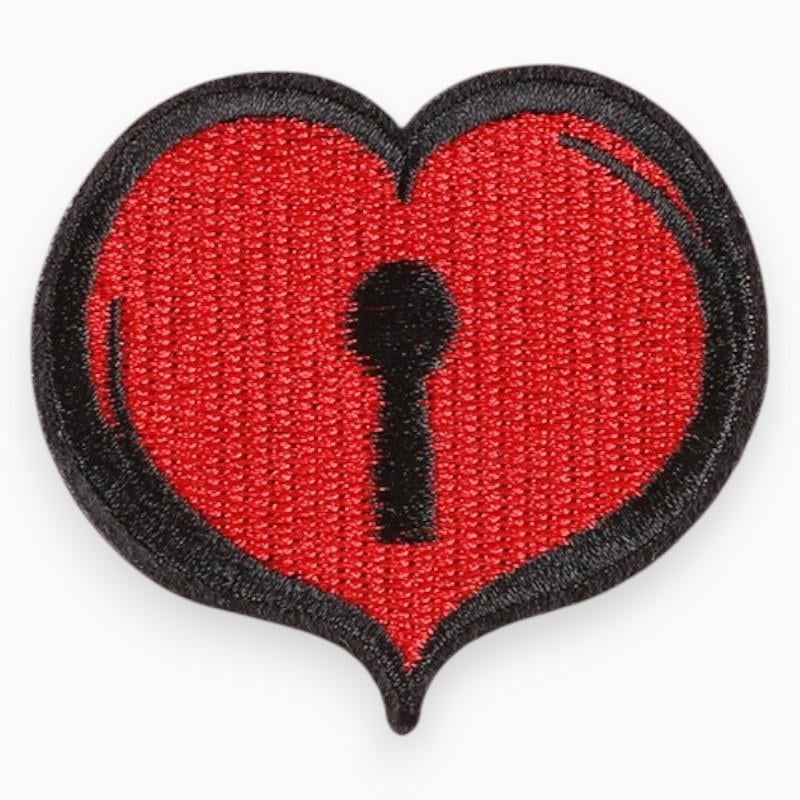 Термоаплікація Heart lock вишита 5,7х6,1 см 1 шт. Червоний (АК5761с07)