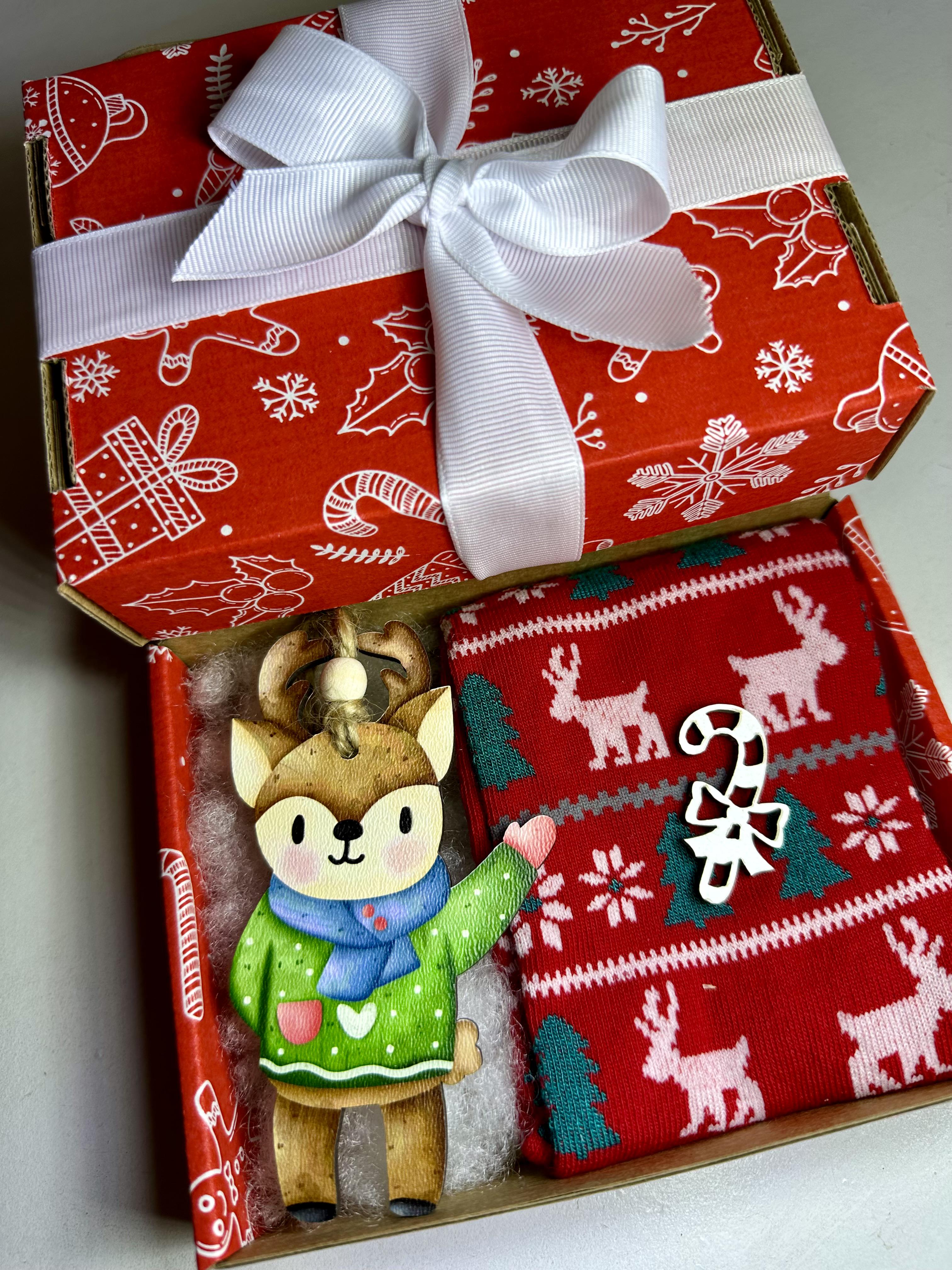 Набір подарунковий з новорічними шкарпетками та іграшкою (13532759) - фото 5 Набір подарунковий з новорічними шкарпетками та іграшкою (13532759) - фото 5