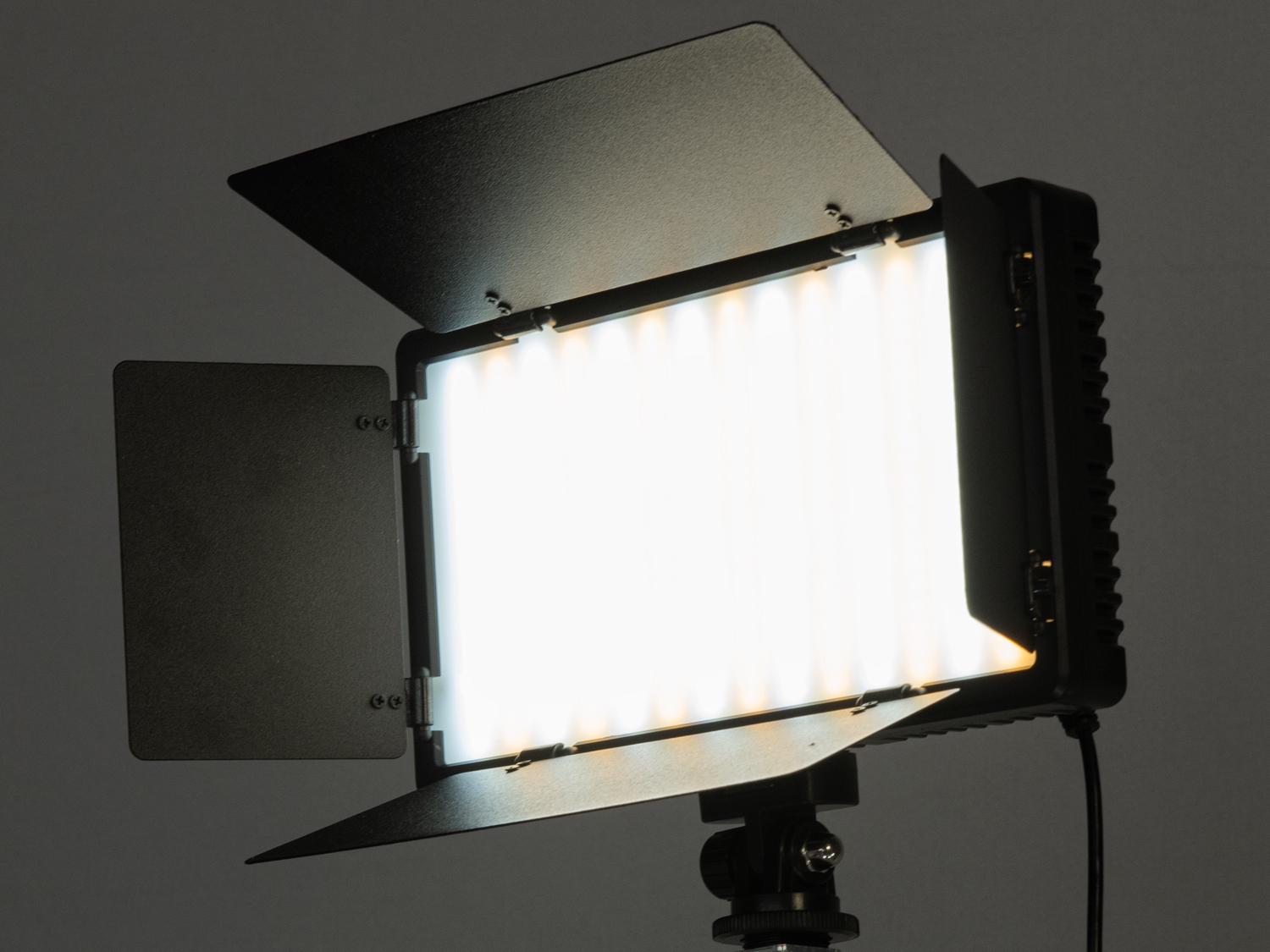 Кольцевая лампа для фото и видеосъемки RGB с пультом 15 Вт (SL-LED-600RGB) - фото 4 Кольцевая лампа для фото и видеосъемки RGB с пультом 15 Вт (SL-LED-600RGB) - фото 4