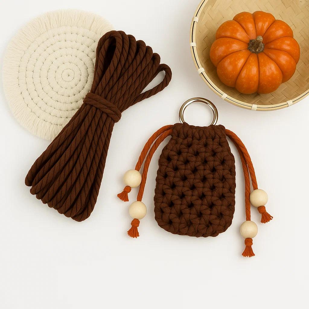 Набор макраме для рукоделия творчества и ручной вязки чехла для наушников и аксессуаров 8х7 см Коричневый