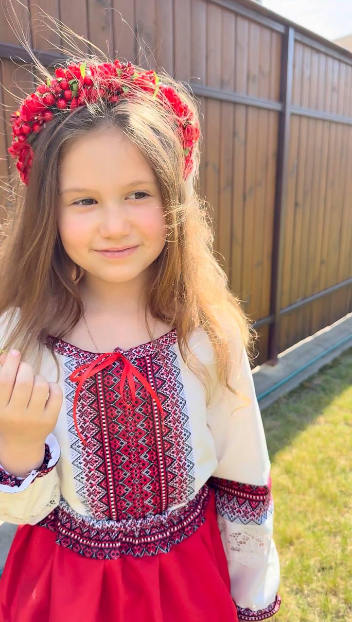 Костюм вишиванка для дівчинки Класичний 92-98 см Молочно-червоний - фото 2 Костюм вишиванка для дівчинки Класичний 92-98 см Молочно-червоний - фото 2