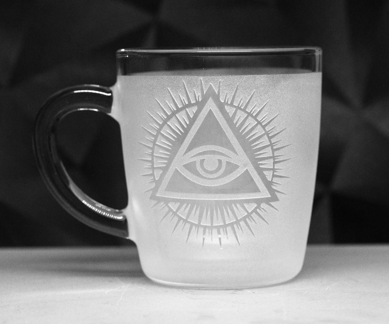 Подарункова чашка з гравіюванням Всевидяче око 320 мл (2407271070)