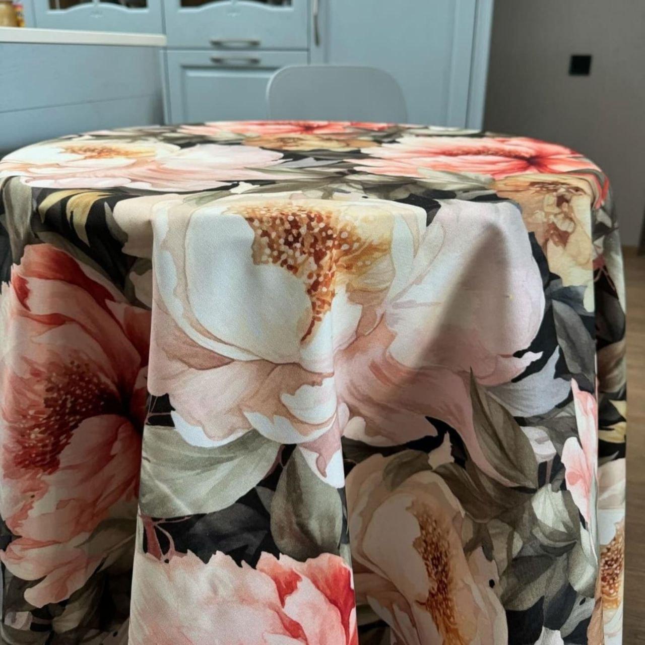 Скатерть Le maison de Garny Большие пионы на темном 110 см (26-05241)