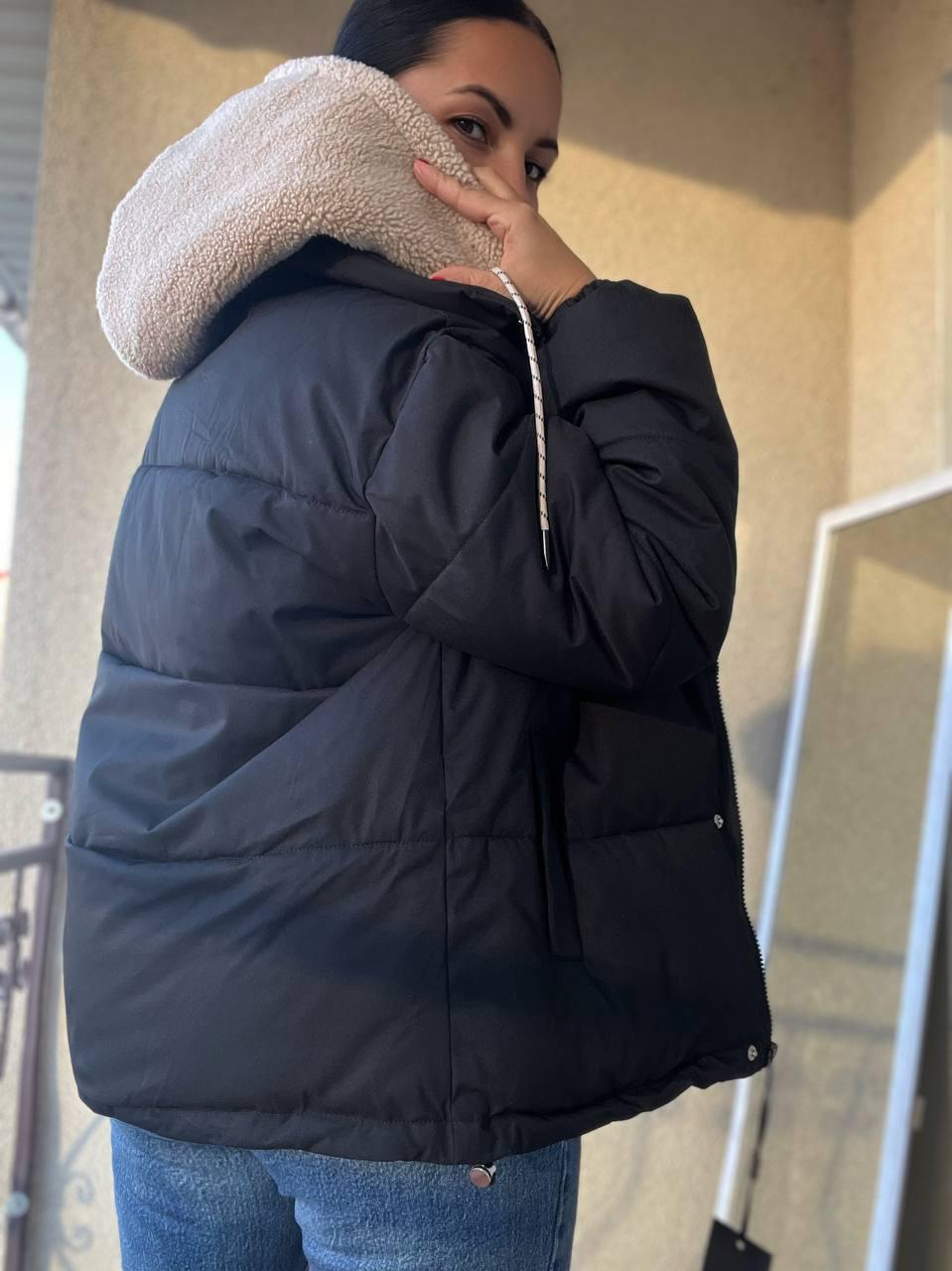 Куртка жіноча Lady Yep 8096 оверсайз з капюшоном і хутром тедді р. 44 Чорний (3000) - фото 6