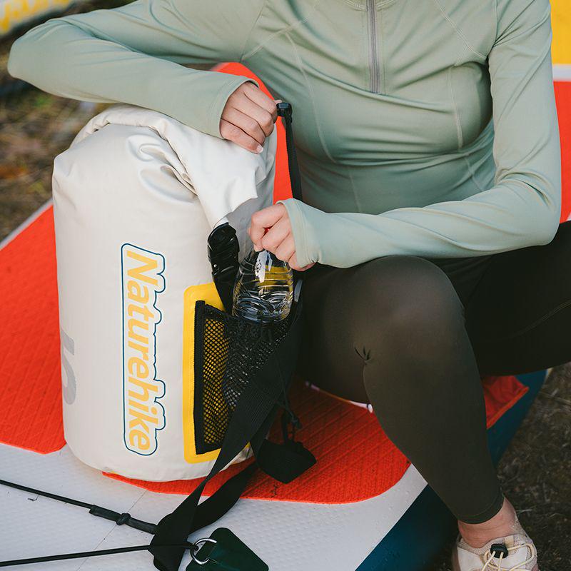 Гермомішок-рюкзак Naturehike CNK2300BS017 IPX6 водонепроникний 10 л Білий (697602392537) - фото 2 Гермомішок-рюкзак Naturehike CNK2300BS017 IPX6 водонепроникний 10 л Білий (697602392537) - фото 2