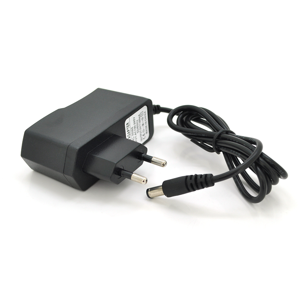 Адаптер питания импульсный VOLTRONIC M050050-5,5/2,5 универсальный для гаджетов 5 В 0,5 А 1 м штекер 5,5х2,5 мм (25301)