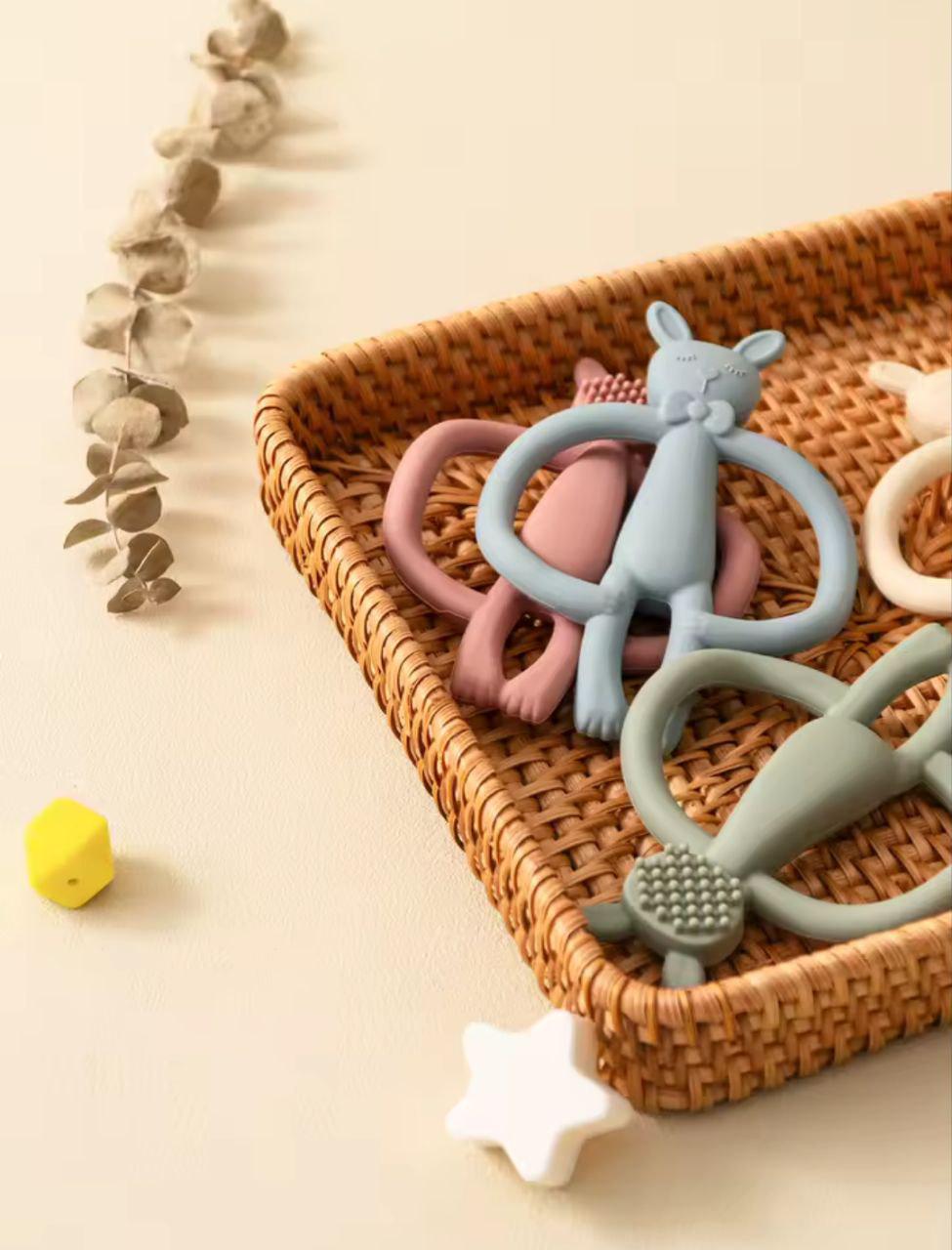 Прорізувач силіконовий для малюків Кролик Рожевий рум'янець - фото 5 Прорізувач силіконовий для малюків Кролик Рожевий рум'янець - фото 5