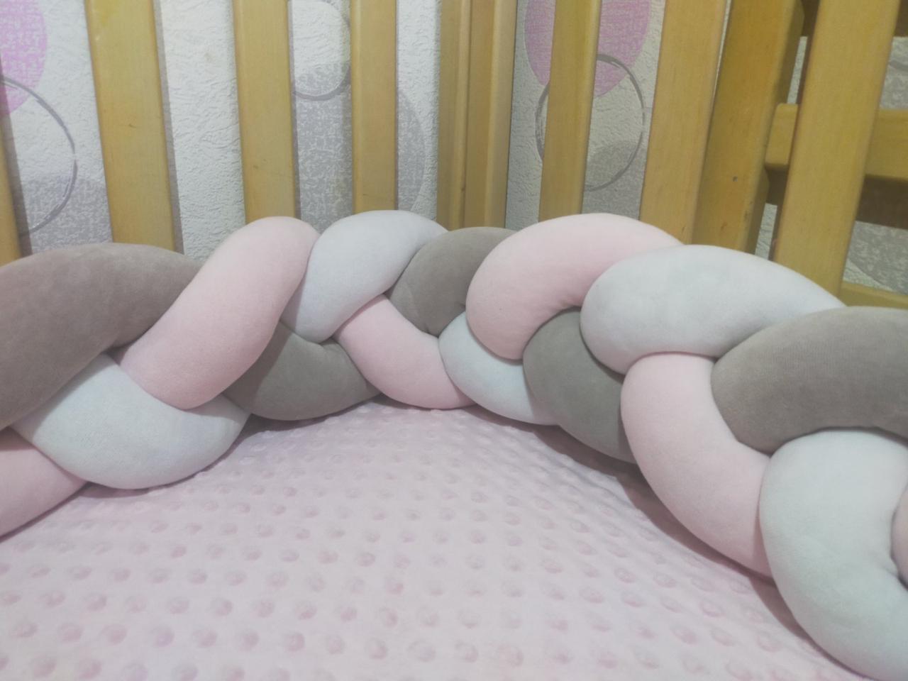 Бортик в кроватку косичка трехпрядная 120x18 см Серый/Розовый (1485311761) - фото 2