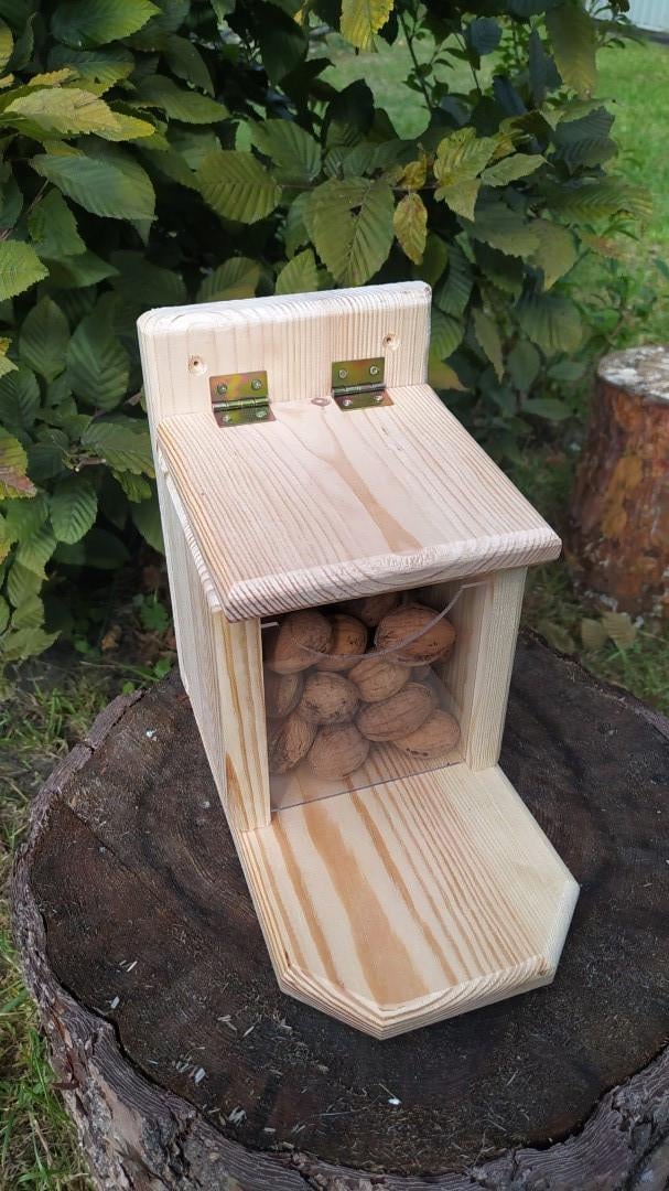 Кормушка для белок Сюрприз из древесины без краски 27х25х16 см - фото 5