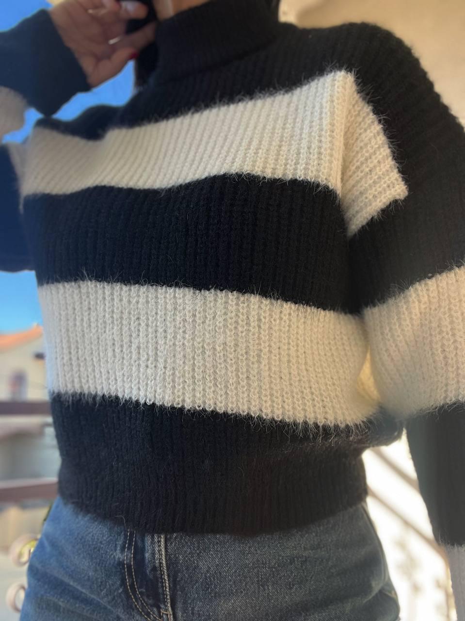 Свитер женский A-N 2157 широкая полоса короткий пушистый ангора р. 42-46 Черный (3058) - фото 3