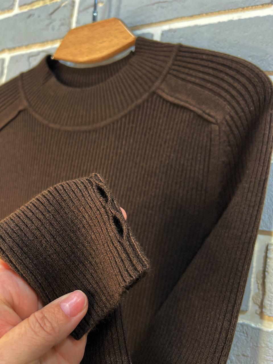 Платье женское ACCORDDREAM 2287 теплая вязка свитер рубчик воротник стойка разрезы миди р. 44-48 Коричневый (3088) - фото 2 Платье женское ACCORDDREAM 2287 теплая вязка свитер рубчик воротник стойка разрезы миди р. 44-48 Коричневый (3088) - фото 2