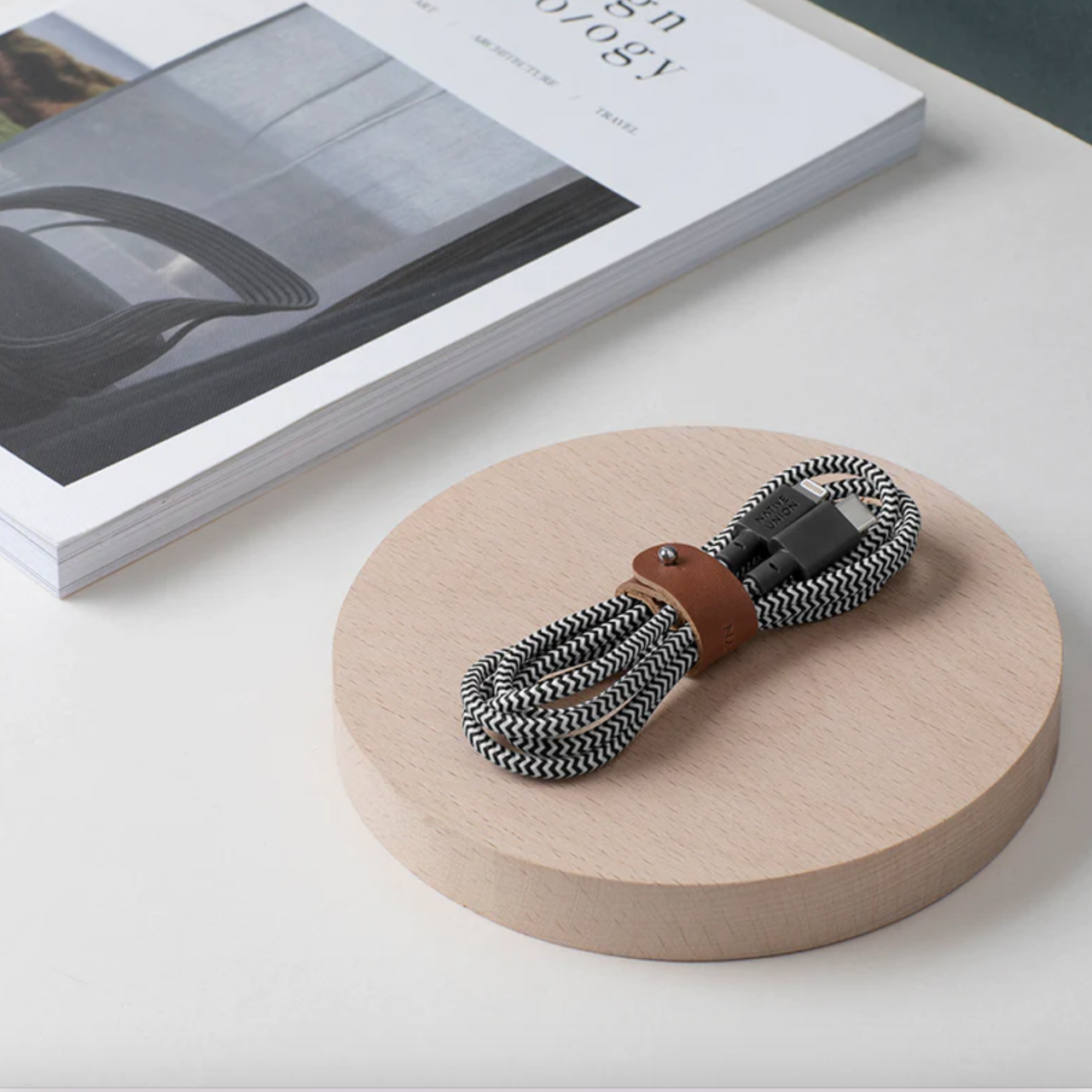 Кабель синхронизации Native Union Belt Cable 1.2m USB-C to Lightning, Zebra (BELT-KV-CL-ZEB-2) - фото 5 Кабель синхронизации Native Union Belt Cable 1.2m USB-C to Lightning, Zebra (BELT-KV-CL-ZEB-2) - фото 5