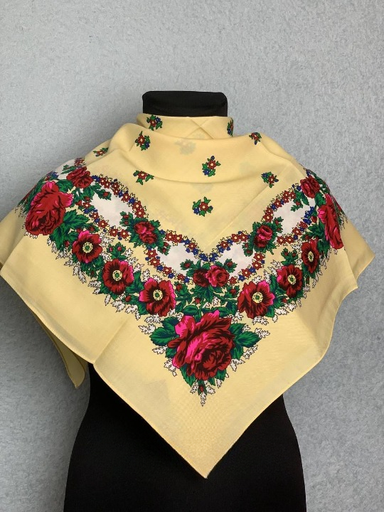 Платок шерстяной Красные цветы Желтый (29439596)