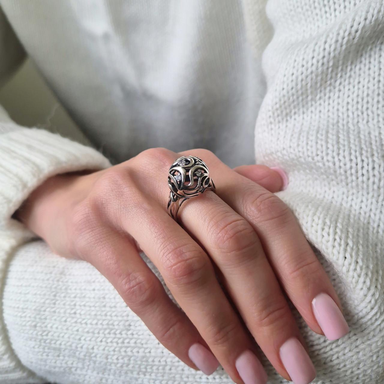 Каблучка кулька з білими каменями срібло 925 проби чорнене 4,84 г р. 18 (1771к) - фото 2 Каблучка кулька з білими каменями срібло 925 проби чорнене 4,84 г р. 18 (1771к) - фото 2