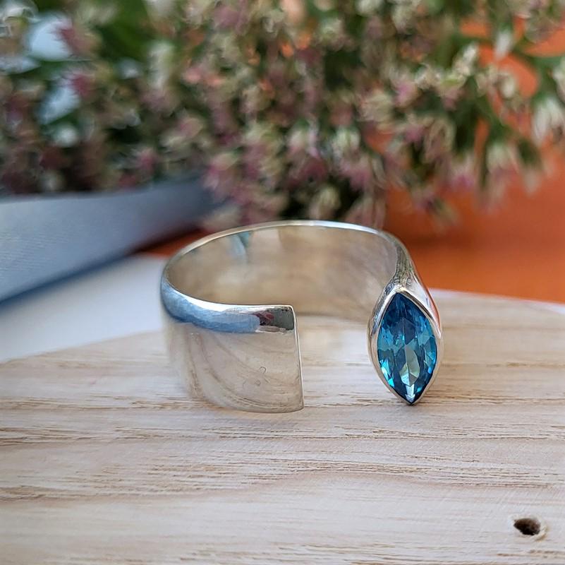 Кольцо женское из серебра безразмерное чорнене 925 проба 1469 6,42 г