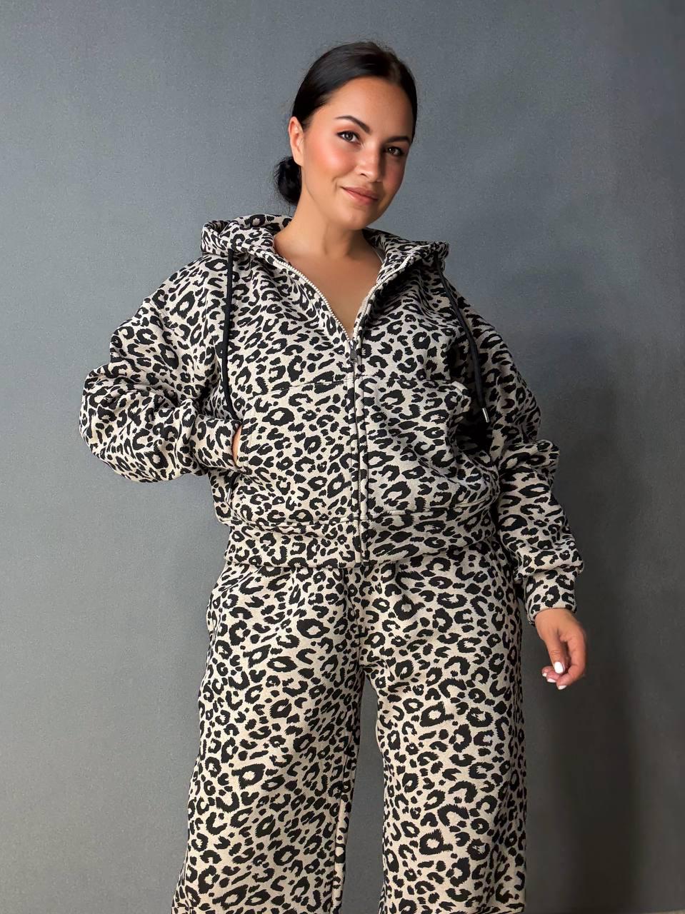 Костюм женский W 9231 худи с брюками палаццо леопардовый принт флис S Коричневый (2808) - фото 5 Костюм женский W 9231 худи с брюками палаццо леопардовый принт флис S Коричневый (2808) - фото 5