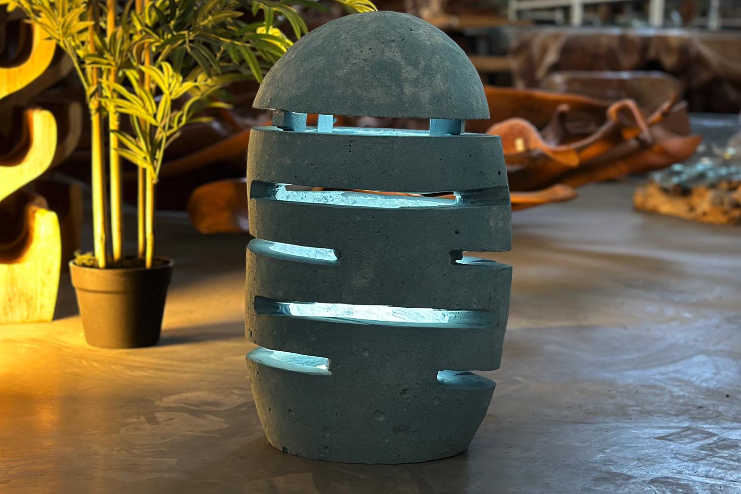 Садовый светильник из архитектурного бетона с возможностью выбора освещения ( RS-71)