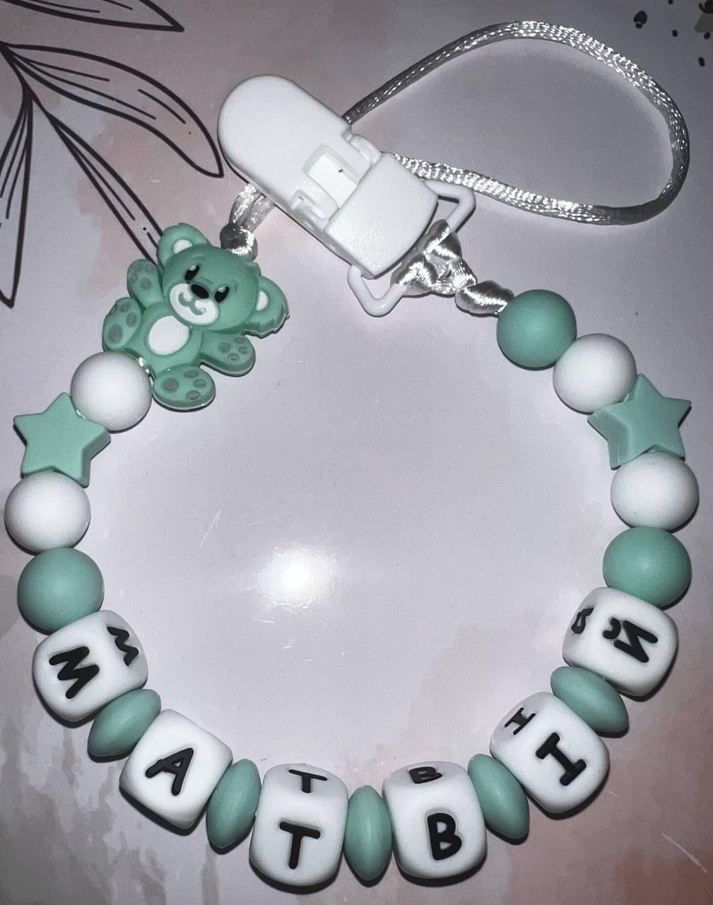 Тримач для пустушки іменний силіконовий Ведмедик 90 Зелений (2741641984)