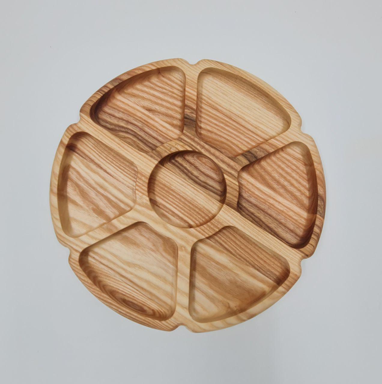 Тарілка з дерева для сервірування сирних та м'ясних закусок і нарізок d30 (IN47)