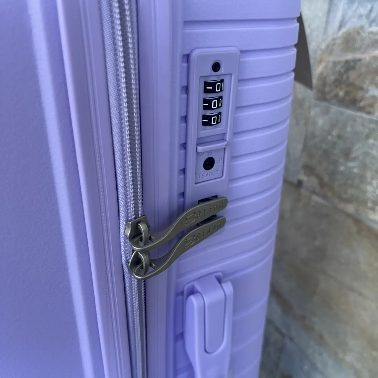 Валіза дорожня з поліпропілену Bloom 1706 середній М 63 л Фіолетовий - фото 5 Валіза дорожня з поліпропілену Bloom 1706 середній М 63 л Фіолетовий - фото 5