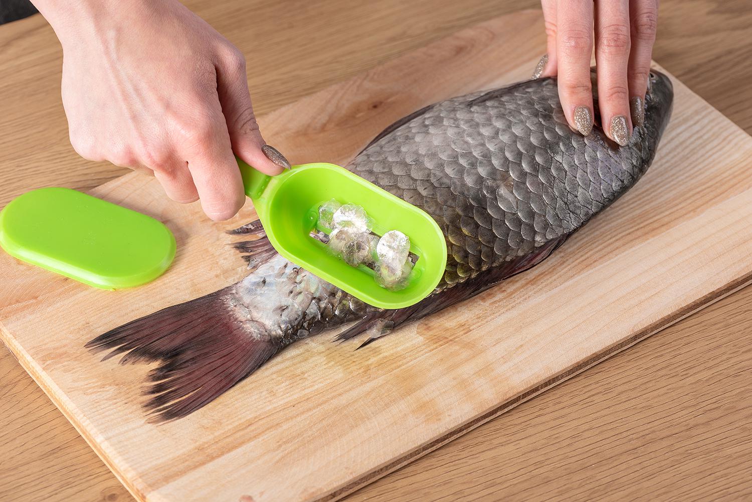 Рыбочистка пластиковая с контейнером 20 см Зеленый - фото 5