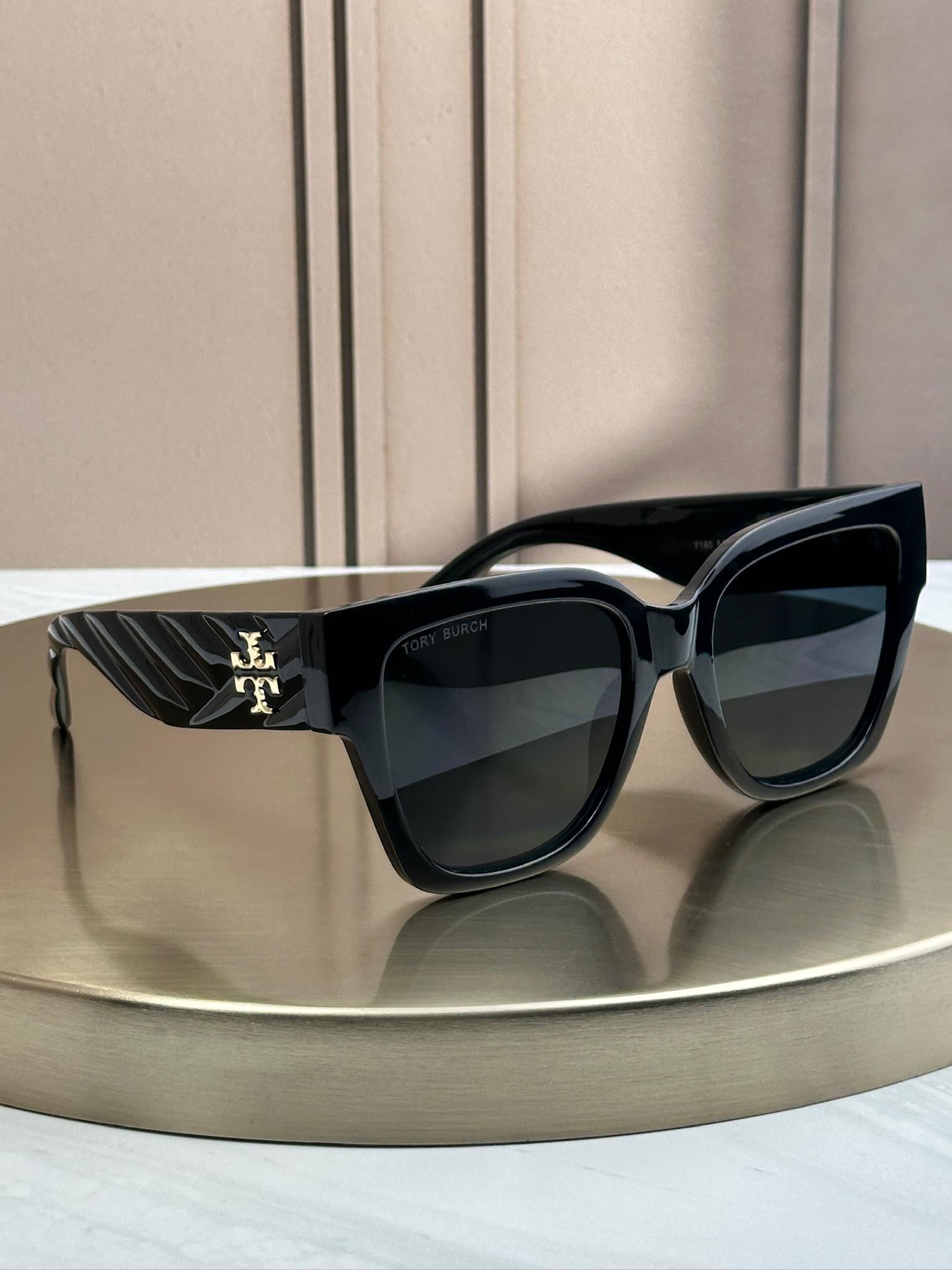 Солнцезащитные очки Tory Burch 7180 квадратные массивные темные линзы женские Черный
