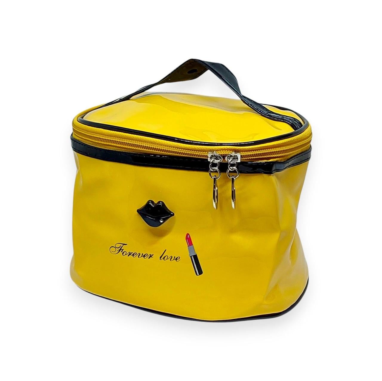 Косметичка-чемоданчик Traum LIPS #2 Forever Love овальная лаковая 21х15,5х14 см Желтый (130006-2-жов) Косметичка-чемоданчик Traum LIPS #2 Forever Love овальная лаковая 21х15,5х14 см Желтый (130006-2-жов)