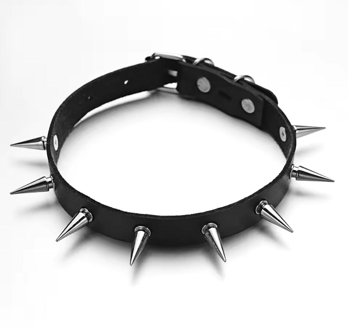 Чокер на шею Wuke из экокожи Шипы большие 2в1 с металлической пряжкой унисекс Чокер на шею Wuke из экокожи Шипы большие 2в1 с металлической пряжкой унисекс