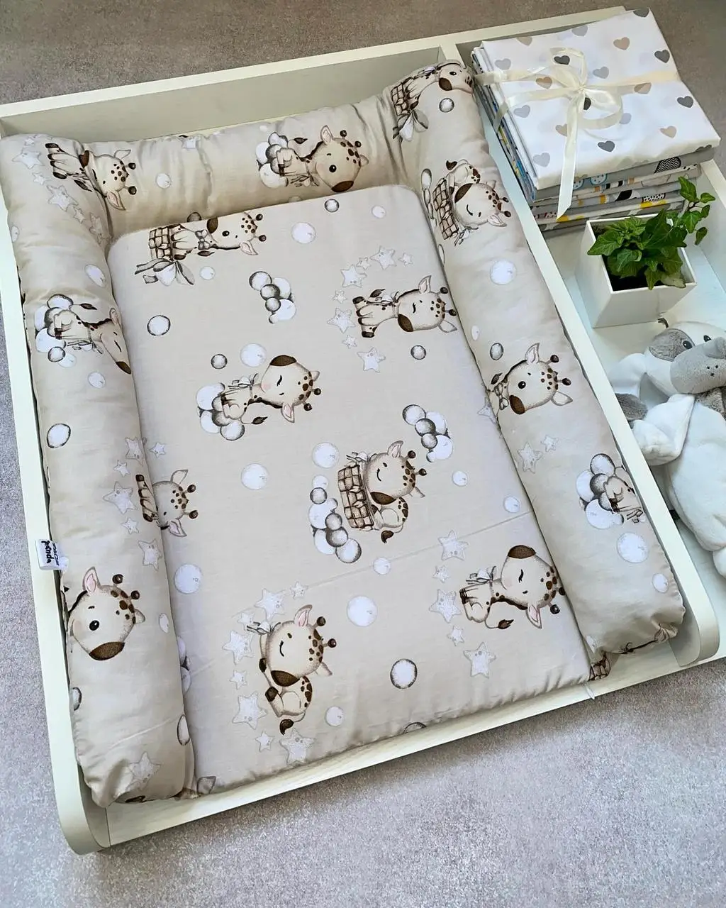 Матрасик на пеленальный стол со съемным поролоном 70хх55 см. (7756)