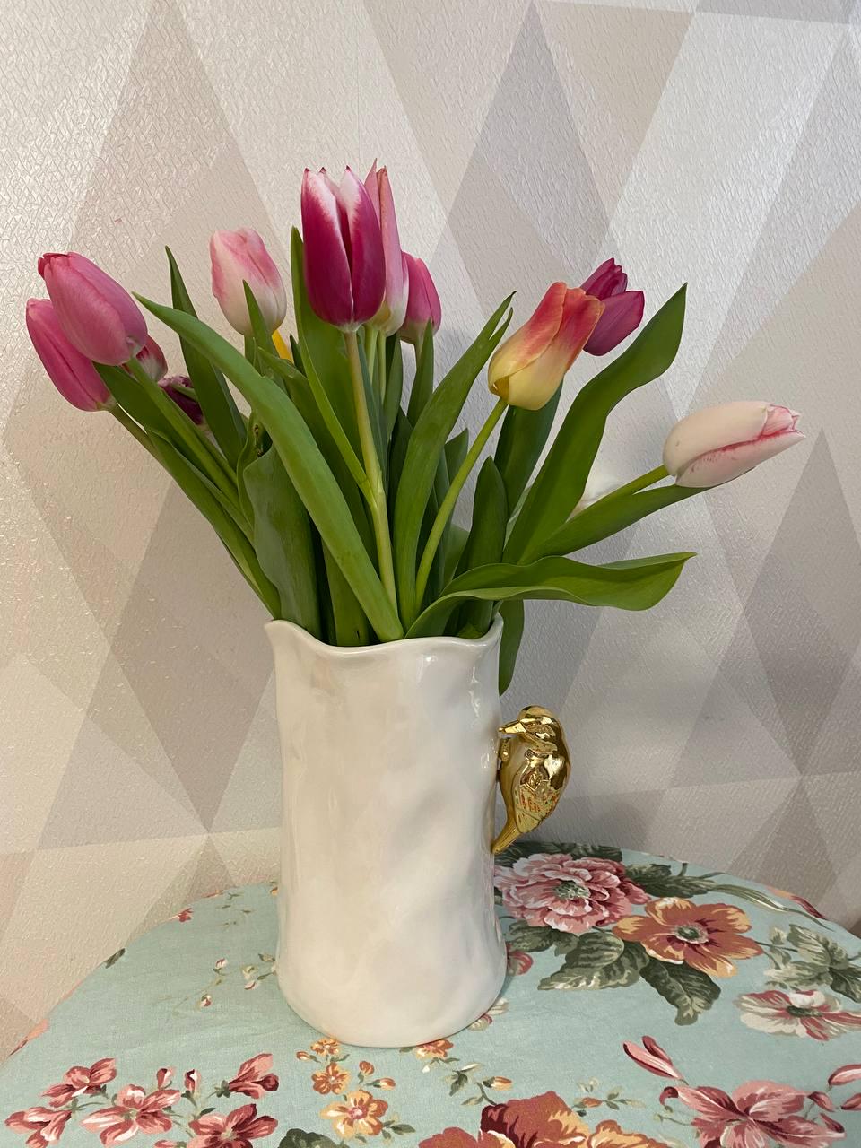 Ваза керамическая с объемной золотой птичкой с широким горлом (AWN-00434)