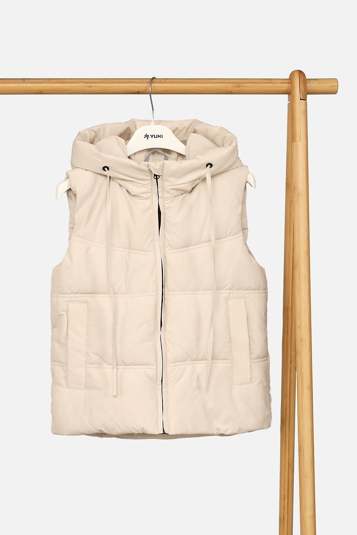 Жилет утепленный для девочки 140 см Молочный (SKT001041102)