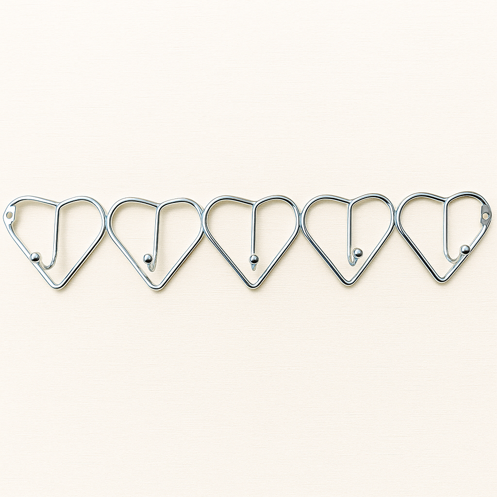 Вешалка настенная металлическая сердечки 5 крючков (1977) Вешалка настенная металлическая сердечки 5 крючков (1977)