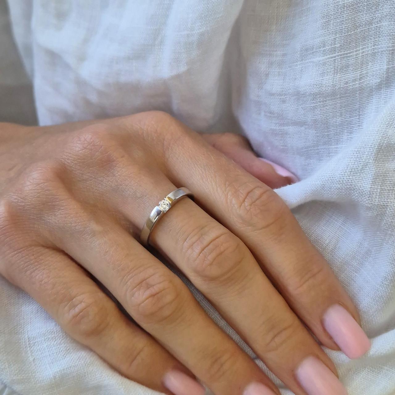 Каблучка з білим каменем срібло 925 проби родоване 1,37 г р. 19 (1593/3) - фото 7 Каблучка з білим каменем срібло 925 проби родоване 1,37 г р. 19 (1593/3) - фото 7