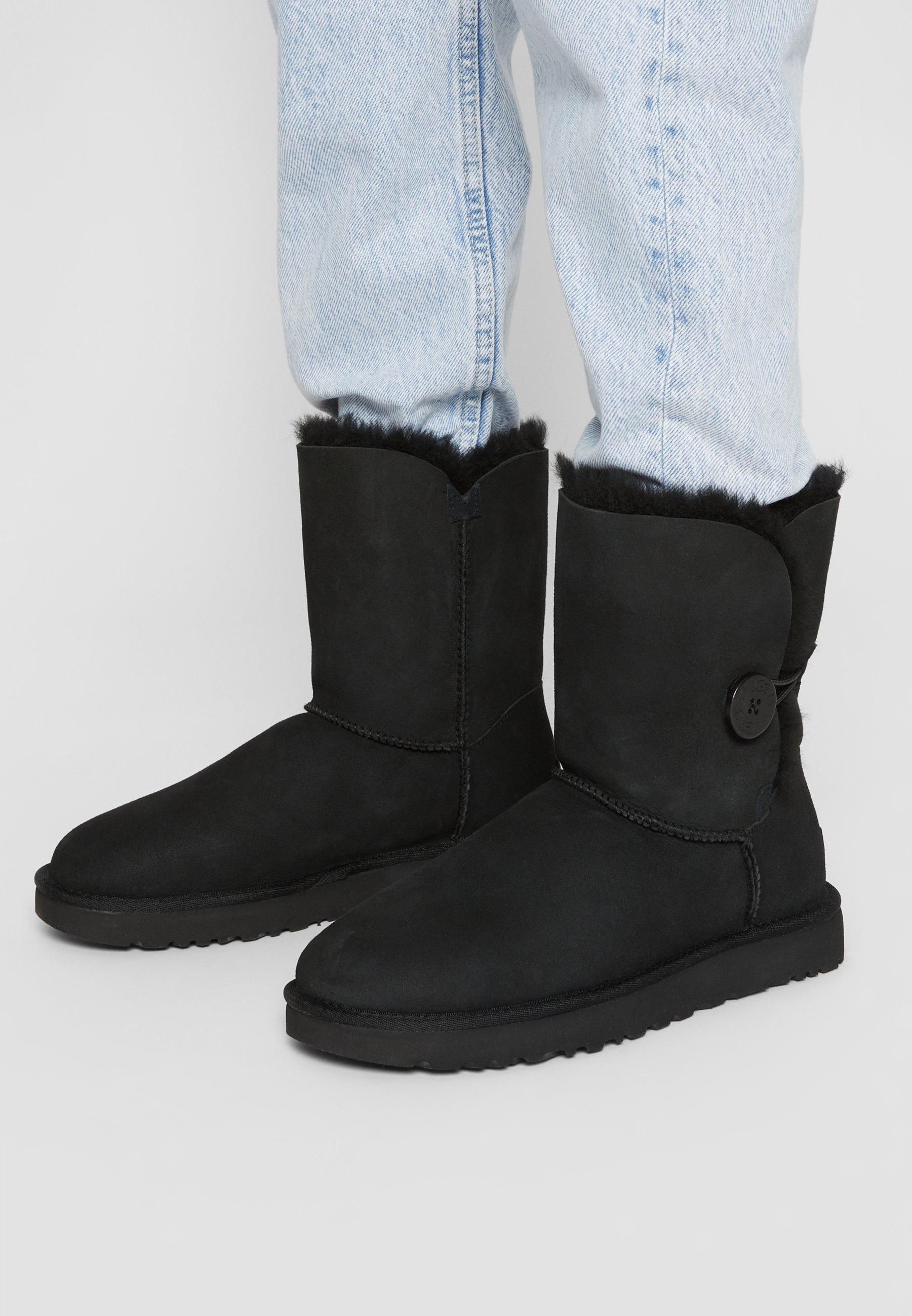 Угги женские UGG Bailey Button II р. 36 Черный (1016223) - фото 7 Угги женские UGG Bailey Button II р. 36 Черный (1016223) - фото 7