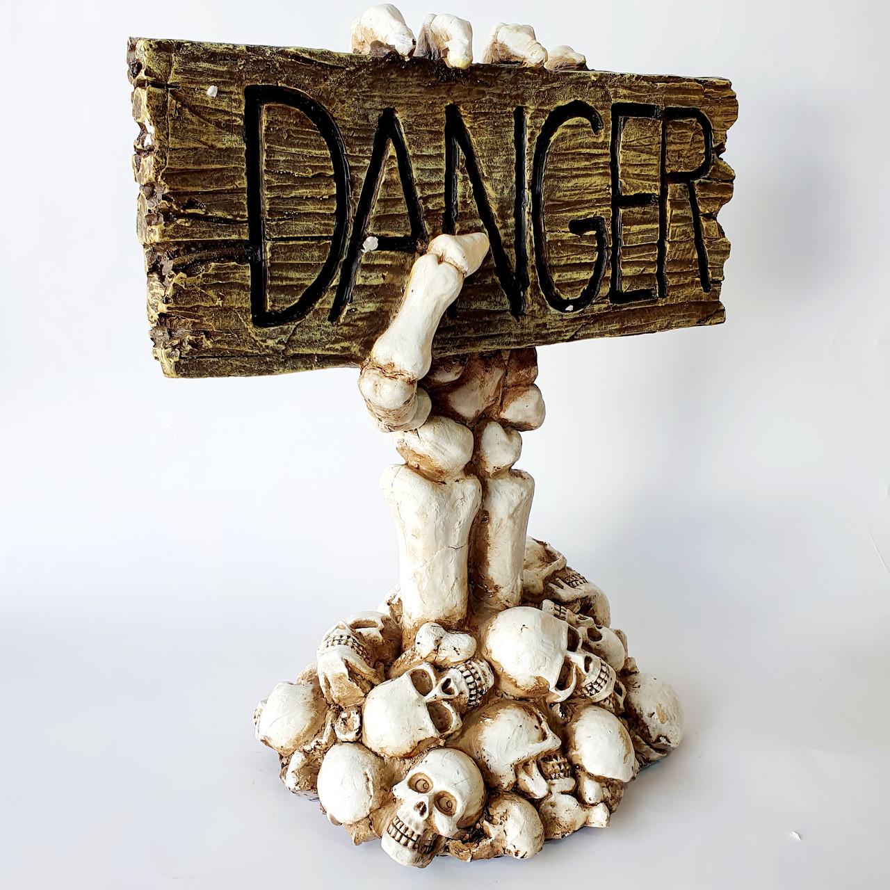 Декор на Хеллоуїн Рука мерця Danger