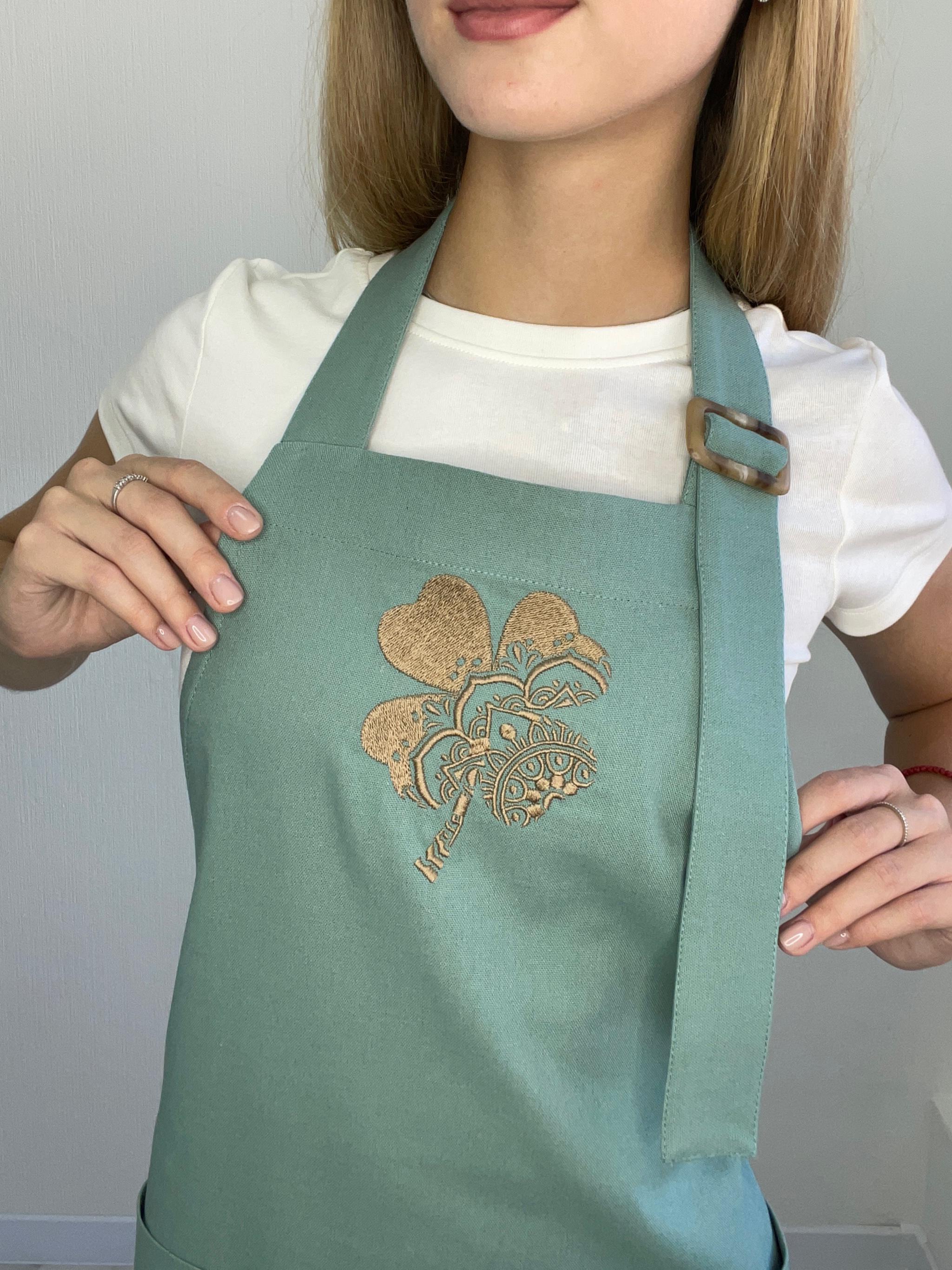 Фартук с вышивкой Клевер Изумрудный (30087328) - фото 3 Фартук с вышивкой Клевер Изумрудный (30087328) - фото 3