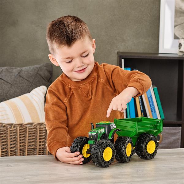 Игрушечный трактор John Deere Kids Monster Treads с прицепом и большими колесами (47353) - фото 7