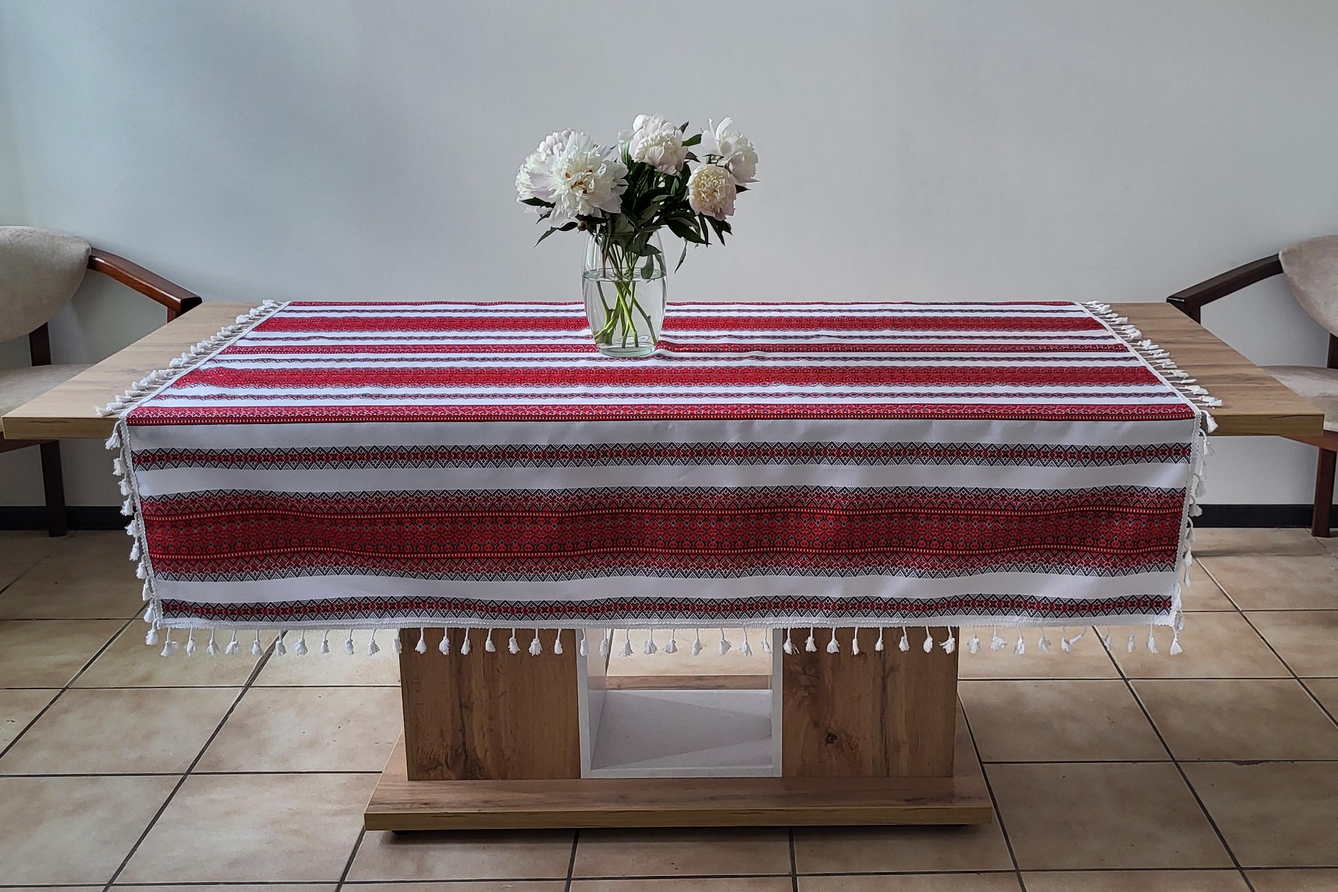 Скатерть ткано-декоративная с вышивкой Пионы 1450x1450 мм Красный (Арт-080ск1)