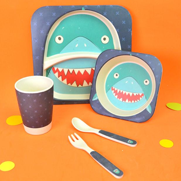 Посуда детская бамбуковая Акула 2 тарелки/вилка/ложка/стакан 5 пр. (AN012732)